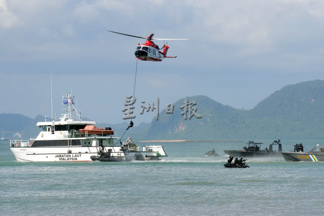 （全国版）为2023年浮罗交怡国际海空展推介海事项目 安华观赏执法单位联合反恐演习