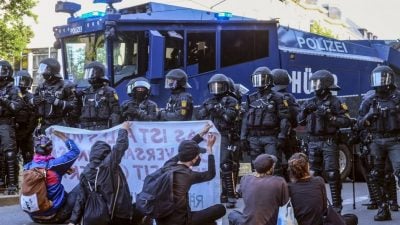 莱比锡警民冲突酿数十伤 德部长谴责极左翼暴力