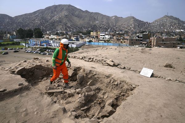 秘鲁垃圾场挖出3000年前木乃伊！　身体被绑“疑是活人献祭”