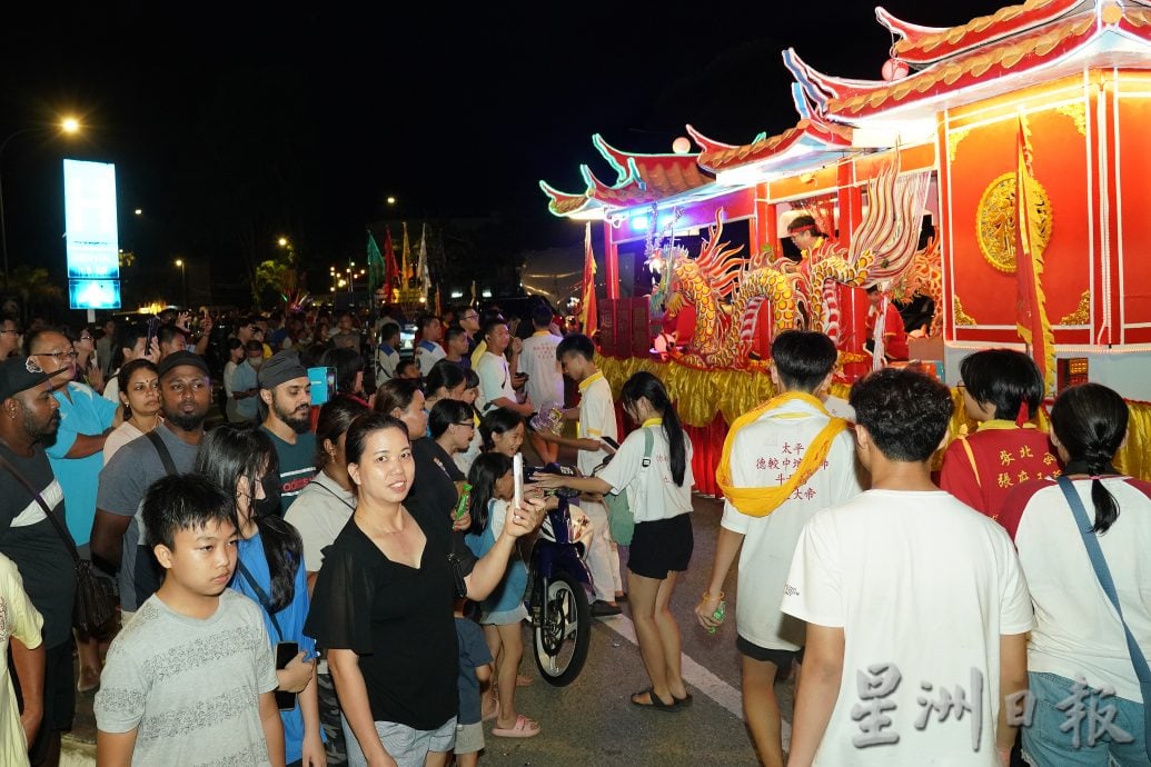 荣任全国斗母宫九皇大帝掌玺圣宫 江沙斗母宫办大游行