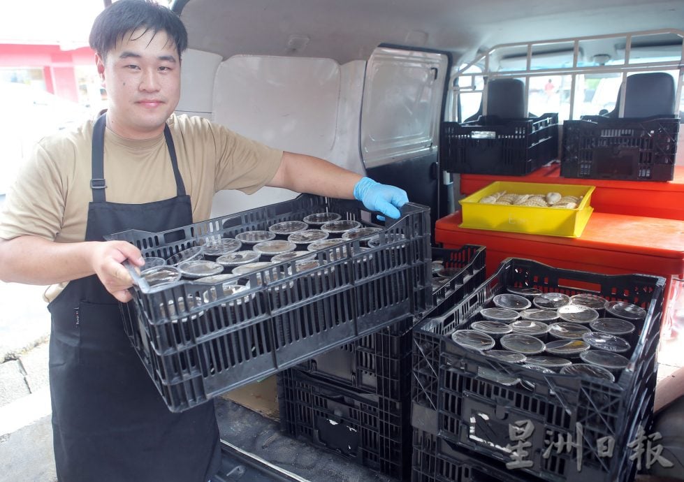 遇学校假期夜市热络 冷饮档饮气最旺