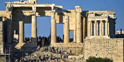 ‘Overwhelming’ Acropolis queues a challenge for visitors