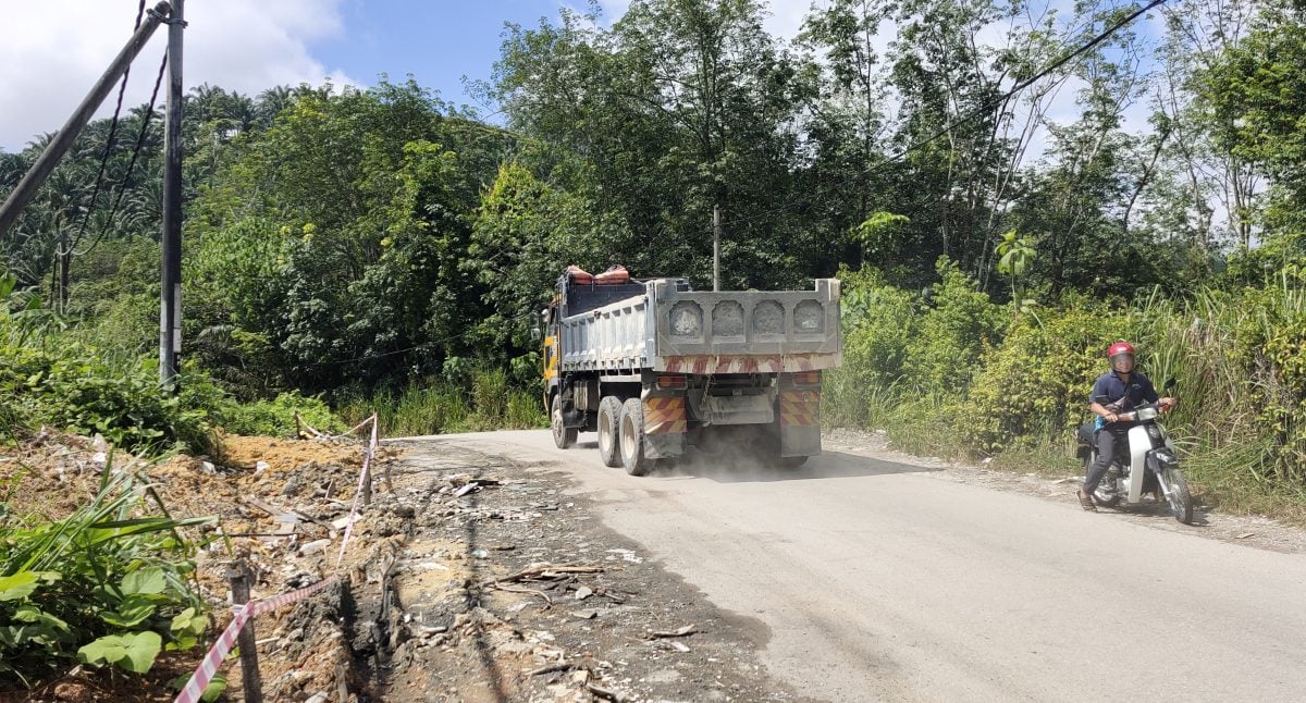 NS芙蓉：偏僻道路沦“垃圾场”，庄雪和：民众要监督与自觉性