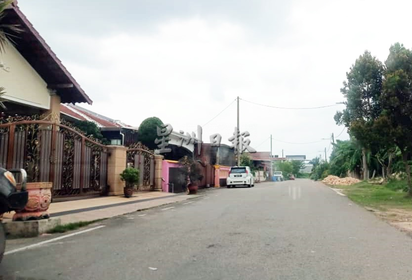 吉拉央肯巴斯再也花園2住家屋瓦被拆離