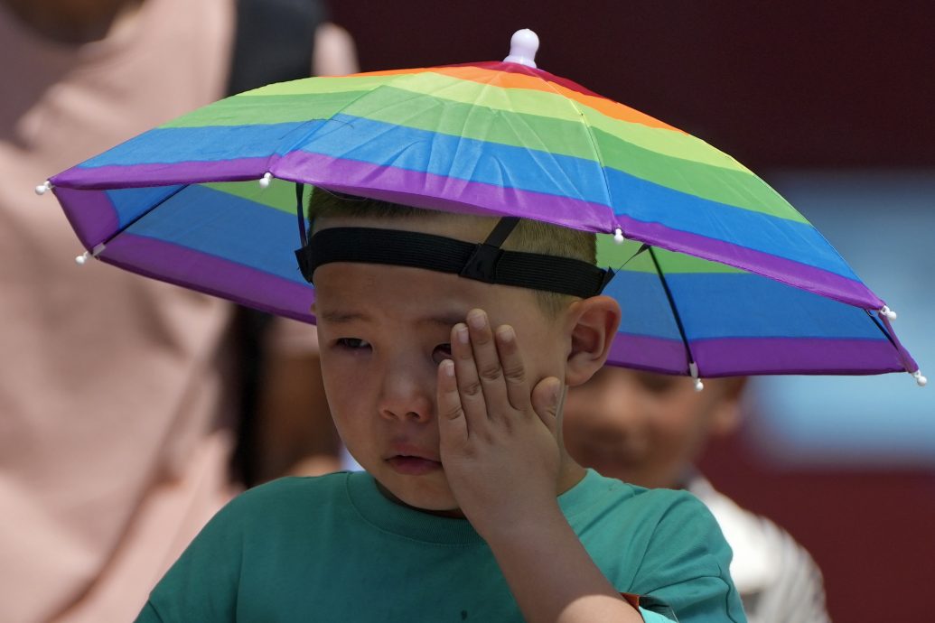 中国陆续出现中暑死亡报告  至少2死  多市开放防空洞纳凉