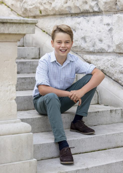 乔治小王子10岁生日　王室发乔治新相笑容灿烂