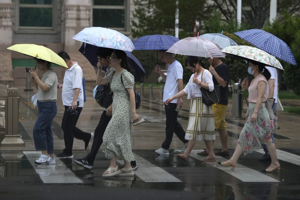 北京暴雨红色预警拉响 故宫、天安门等景区关闭