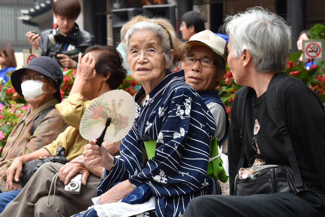 拼盘／统计：日本80岁长者过半不靠假牙进食