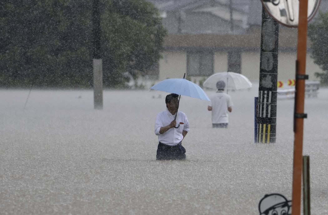 日本天气反常多地酷热 九州暴雨成灾酿6死