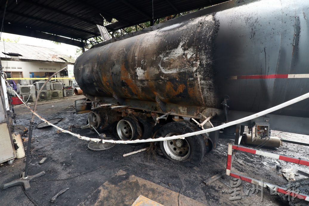 柔：（供网文）新闻：罗里维修厂油槽车爆炸，印裔东主当场毙命