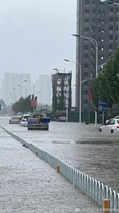 津冀迎今年来最强降雨  道路水浸司机弃车逃生   