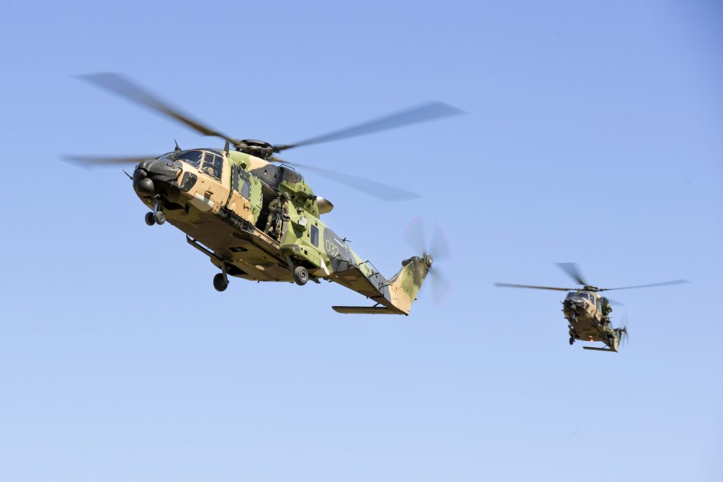 澳洲军方直升机坠毁4人失联 13国联合军演全面暂停
