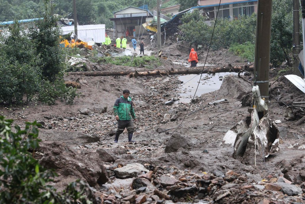 看世界主照换图说）韩国持续暴雨引发山体滑坡 20人死亡10多人失踪