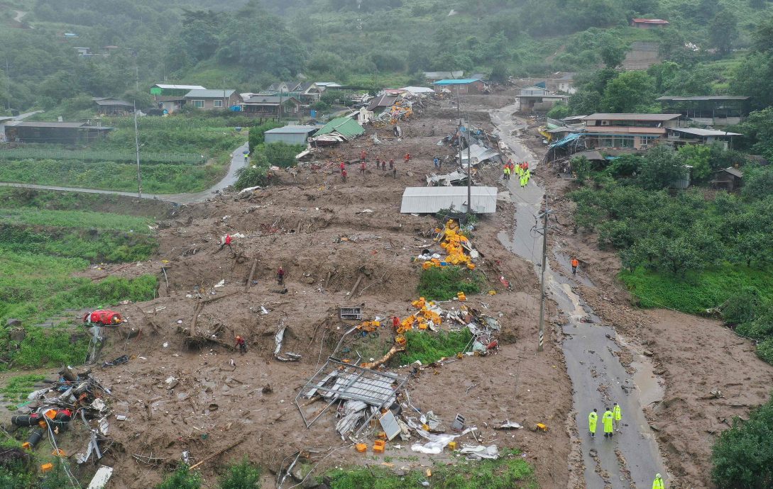 看世界主照换图说）韩国持续暴雨引发山体滑坡 20人死亡10多人失踪