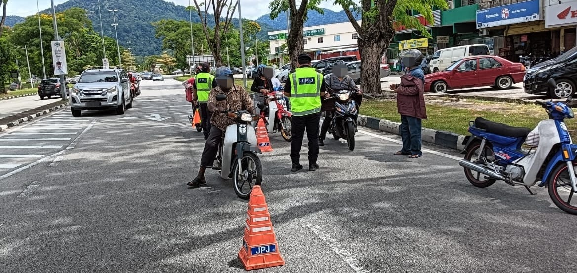 陆路交通局执法组展开哈芝节执法行动