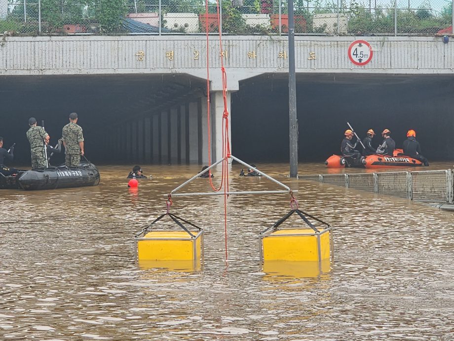 韩国暴雨酿33死 “死亡隧道”15车被淹已知夺7命