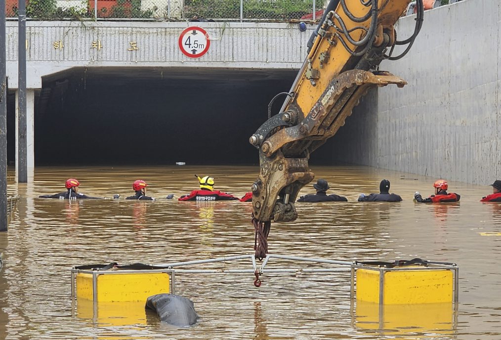 韩国暴雨酿33死 “死亡隧道”15车被淹已知夺7命