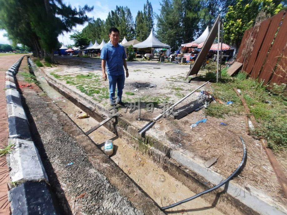 （古城封面主文）溝渠嚴重阻塞 吉里望廣場飄臭 晨運者受不了