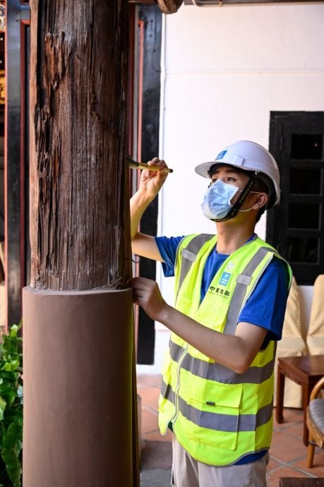 （古城第五版主文）“蓝海益路”志愿者队参加教科文组织 古遗址保护活动