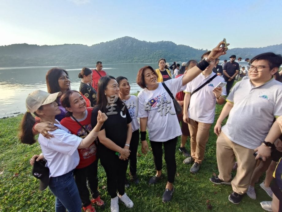 （大北马）杨巧双呼吁年轻人  踊跃加入“青年之友”