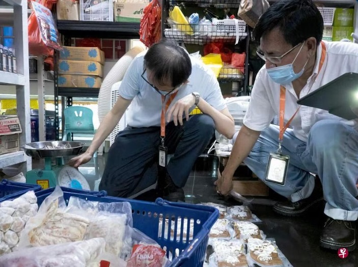 （已签发）柔：狮城二三事：食品局突击8食品零售店 起获逾600公斤非法进口肉类