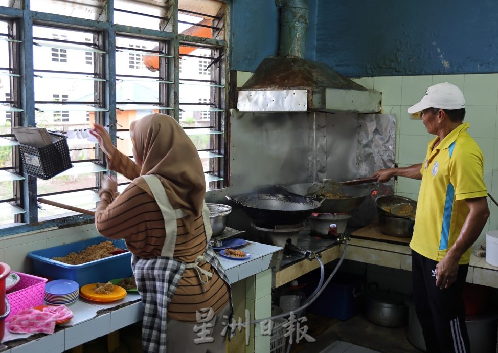 东：《欢迎光临》海边全部食店都在卖ICT