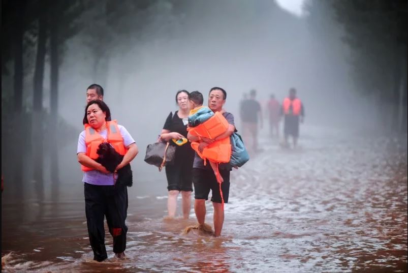 北京維持紅色警報 水淹華北至少30死