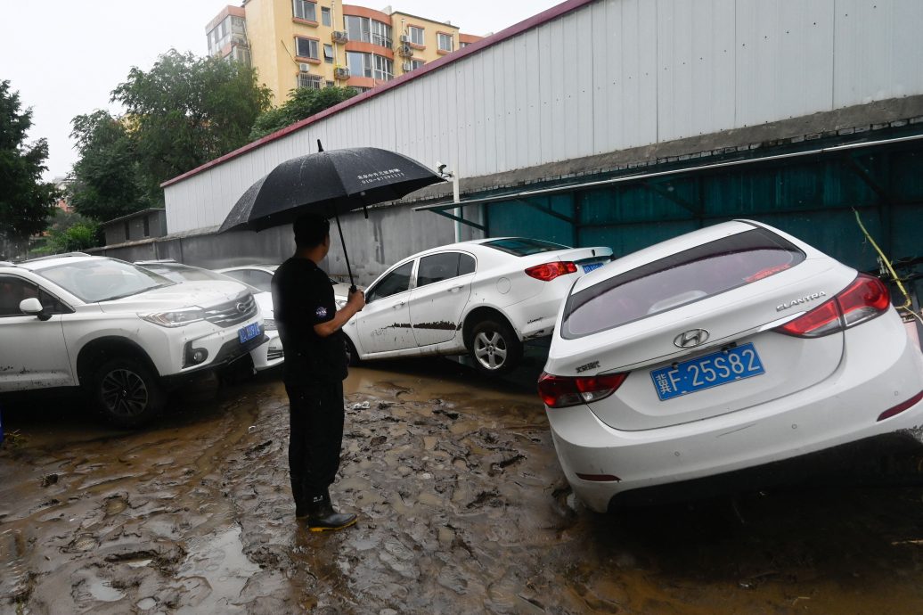 天下事主文) 京津冀强降雨不断 涿州重灾区退水仍需1个月