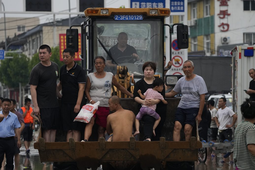 天下事主文) 京津冀强降雨不断 涿州重灾区退水仍需1个月