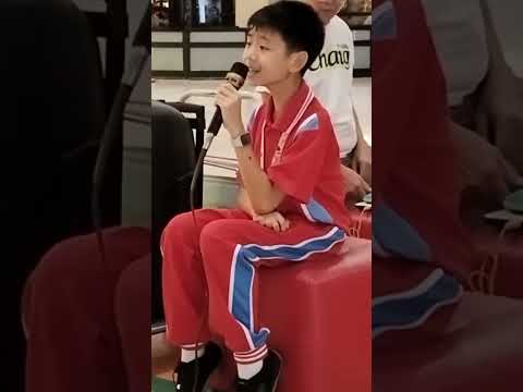 泰北小男孩街頭演唱爆紅　網贊：小鄧麗君