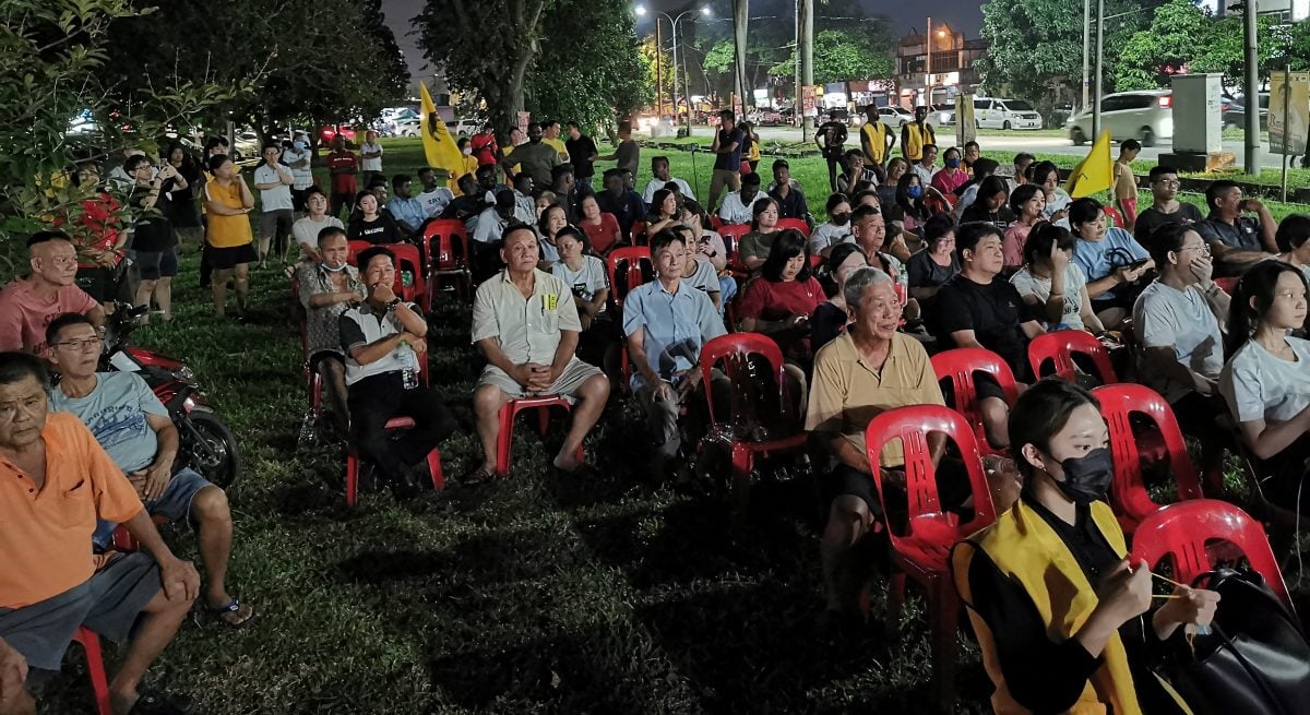 版头//大都会：万津独立候选人洪伟扬在仁嘉隆政治讲座会吸引数百名支持者捧场