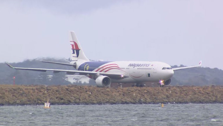 視頻|男乘客大鬧機艙 馬航MH122緊急折返悉尼
