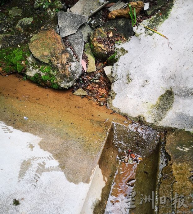 （古城封面主文）工业废水随著沟水流入住家范围 弥漫化学臭味 村民生活受影响