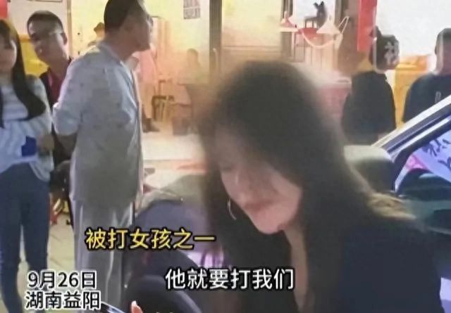 “拒加微信”遭当街暴打　湖南2女淌血大哭