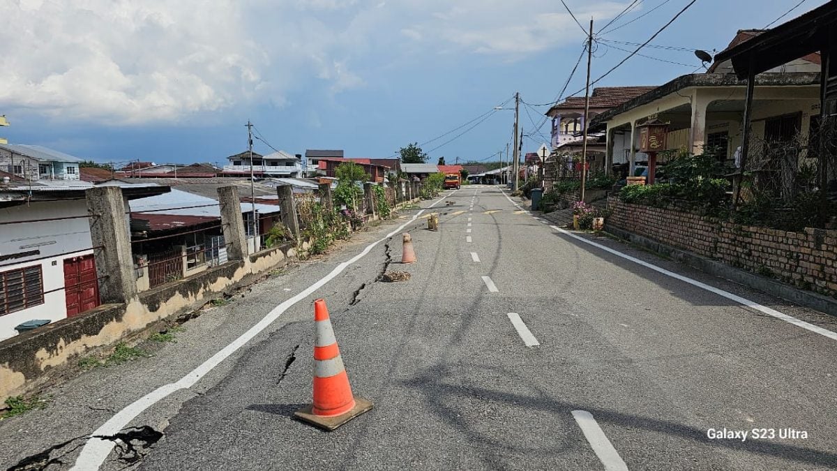 东：金马扬道路塌陷居民盼州议员协助