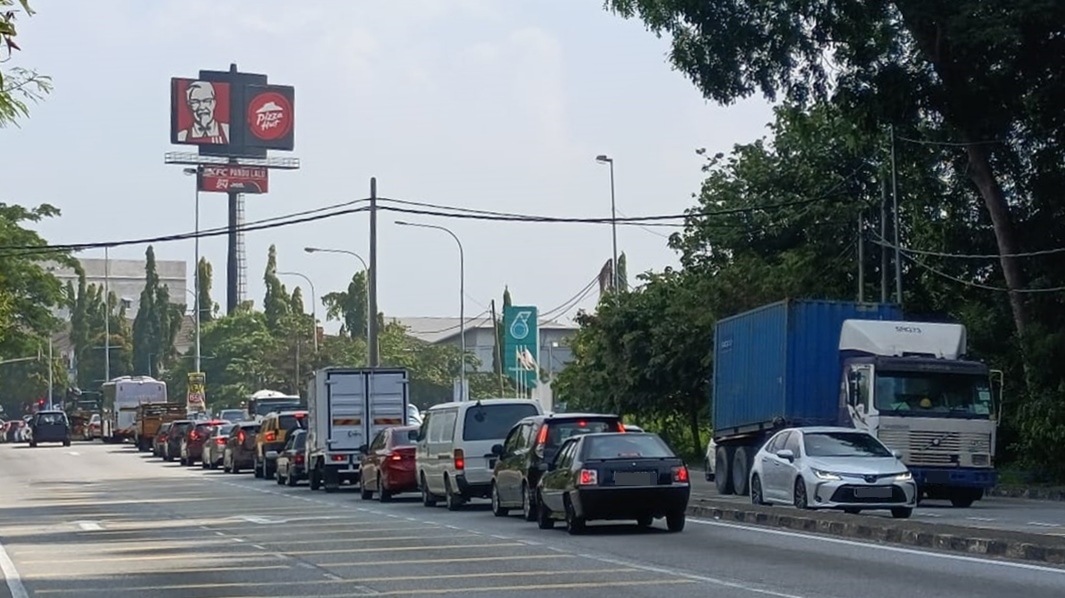 務邊路設11智能交通燈 連鎖綠燈一路通