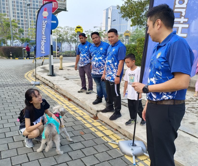 宠主与爱犬齐跑活动