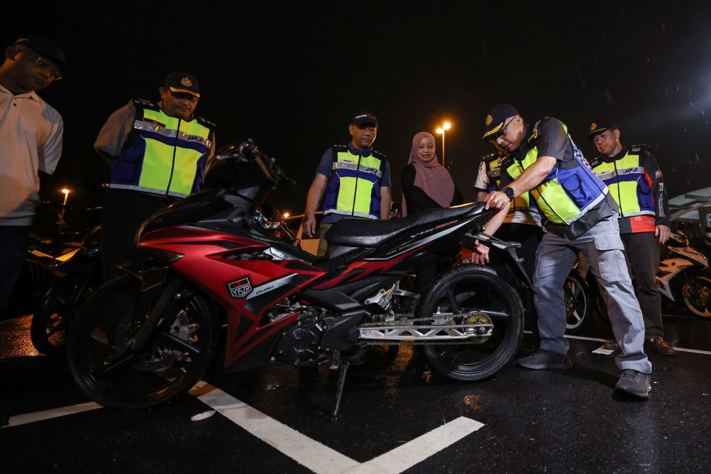 (大北馬）檳州陸路交通局取締摩托車特別行動，19歲少女駕駛男友的摩托車接4罰單。