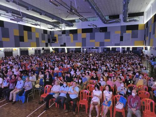 大都会/加影育华华中，通过中秋活动筹获11万6178令吉“人行道遮雨栅兼候车亭”费