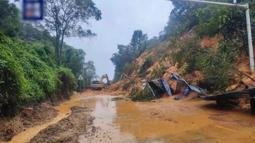 广西玉林特大暴雨引发山泥倾泻 酿7死　 