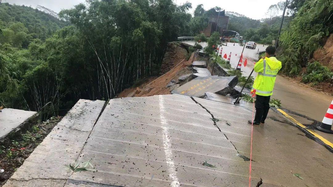 广西玉林特大暴雨引发山泥倾泻 酿7死　 