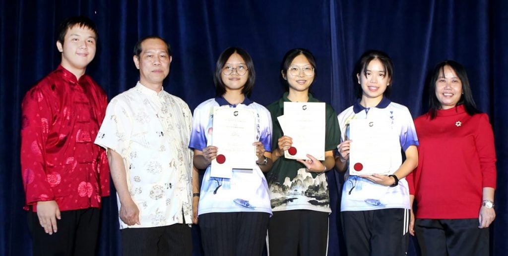 怡师范学院中秋晚会 三大民族学生共囊盛举