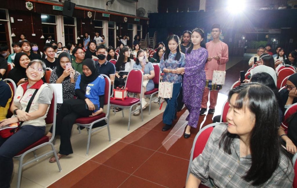 怡师范学院中秋晚会 三大民族学生共囊盛举