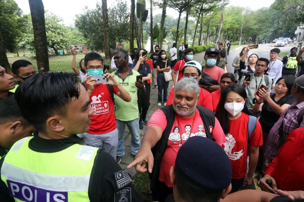 视频 | 农民为被驱逐困境游行抗议 国会外一度起警民冲突