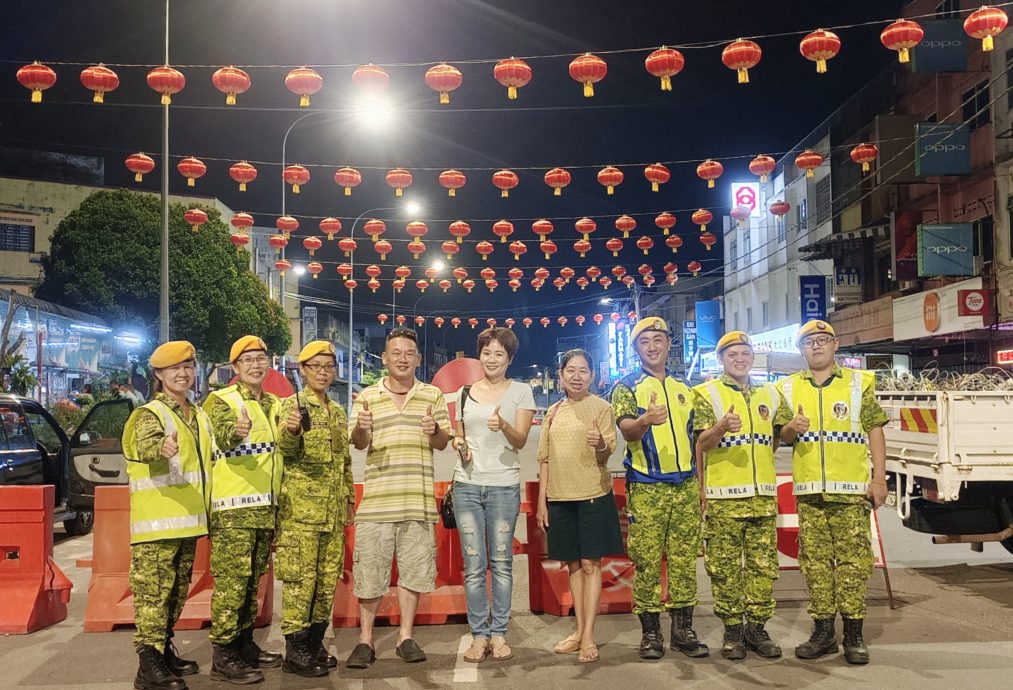 东：直凉市区挂灯大街挂LED灯