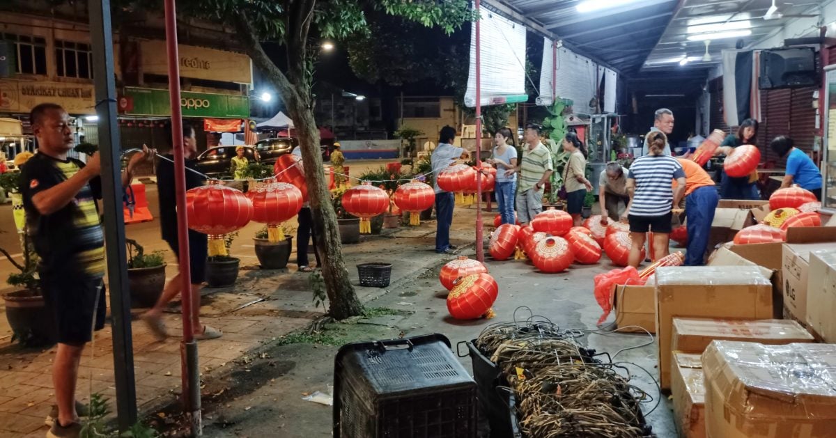 东：直凉市区挂灯大街挂LED灯