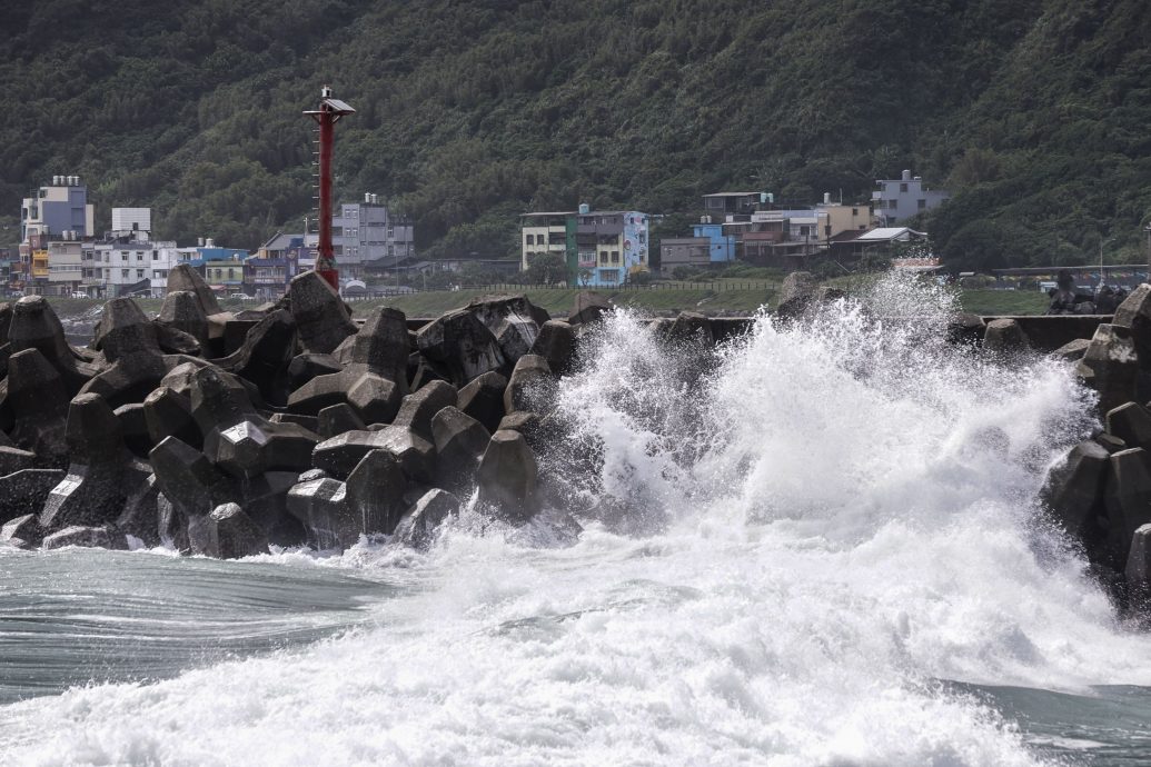 台风小犬为台湾带来“创纪录”大风暴雨