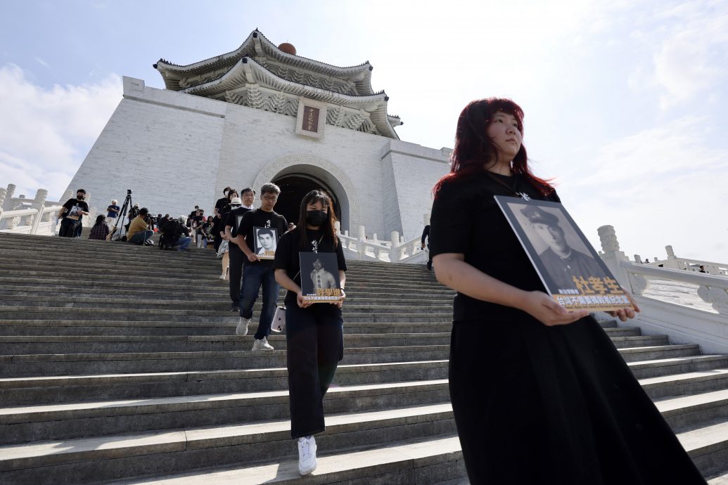 图与文 政治受难者家属抗议：台湾不需要独裁者纪念堂