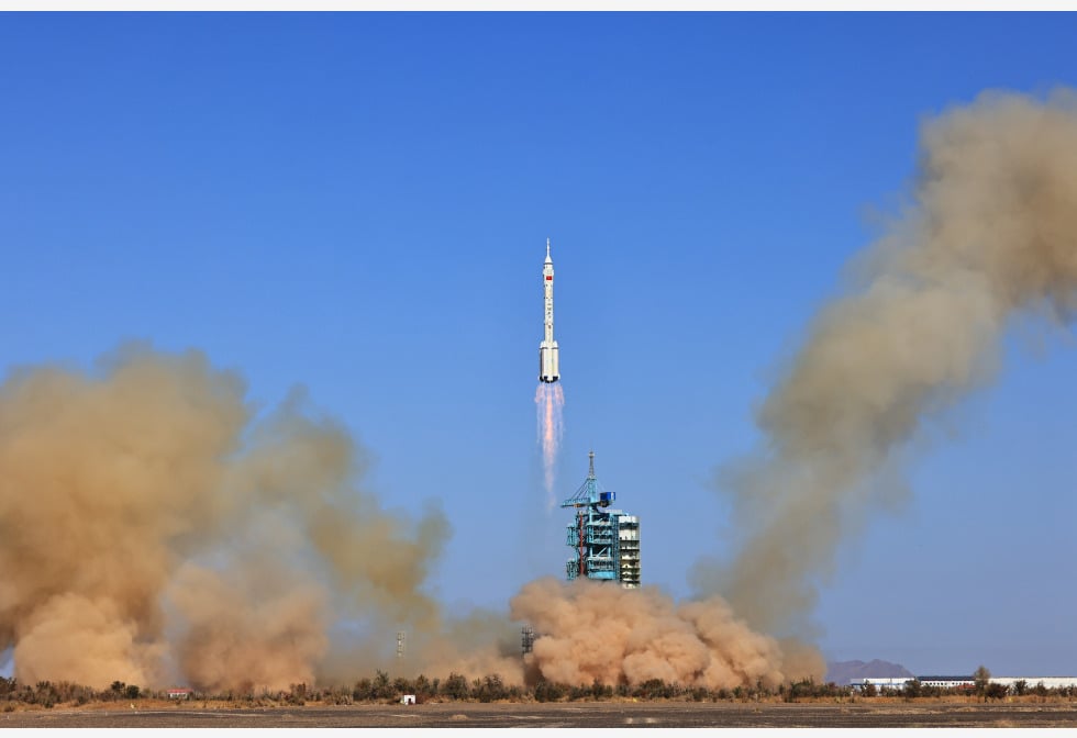 神舟十七号成功对接 3太空人顺利进驻太空站