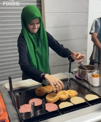 视频|残疾女自力更生卖汉堡 网民力赞：太棒！